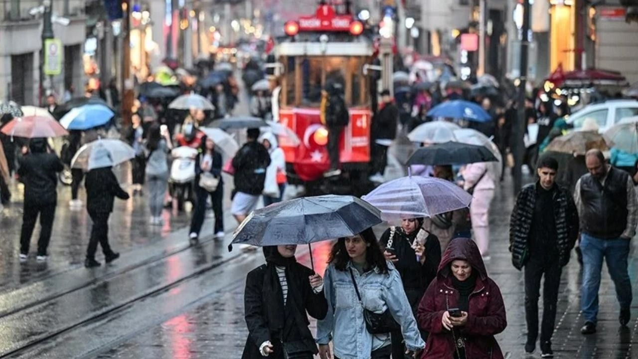Meteoroloji’den saatli uyarı! İstanbul dahil birçok il için gök gürültülü sağanak yağış alarmı